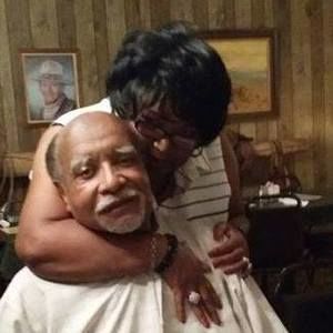 Meet your Posher, Lonia